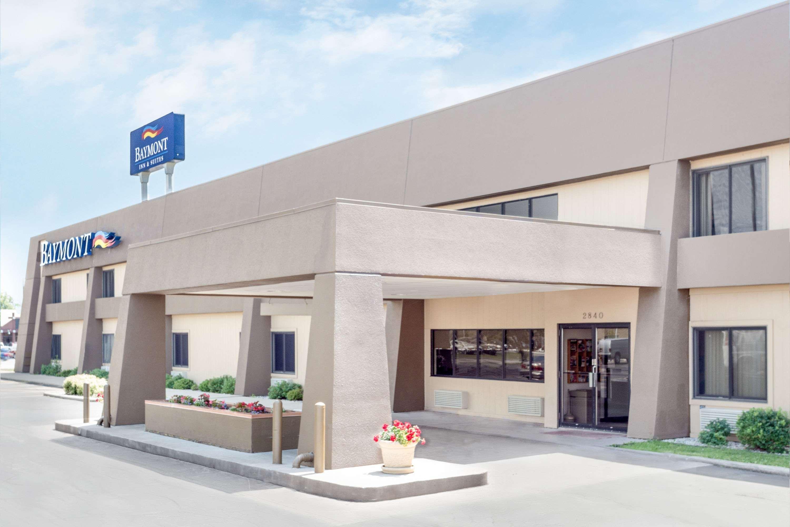Baymont By Wyndham Green Bay Exterior photo